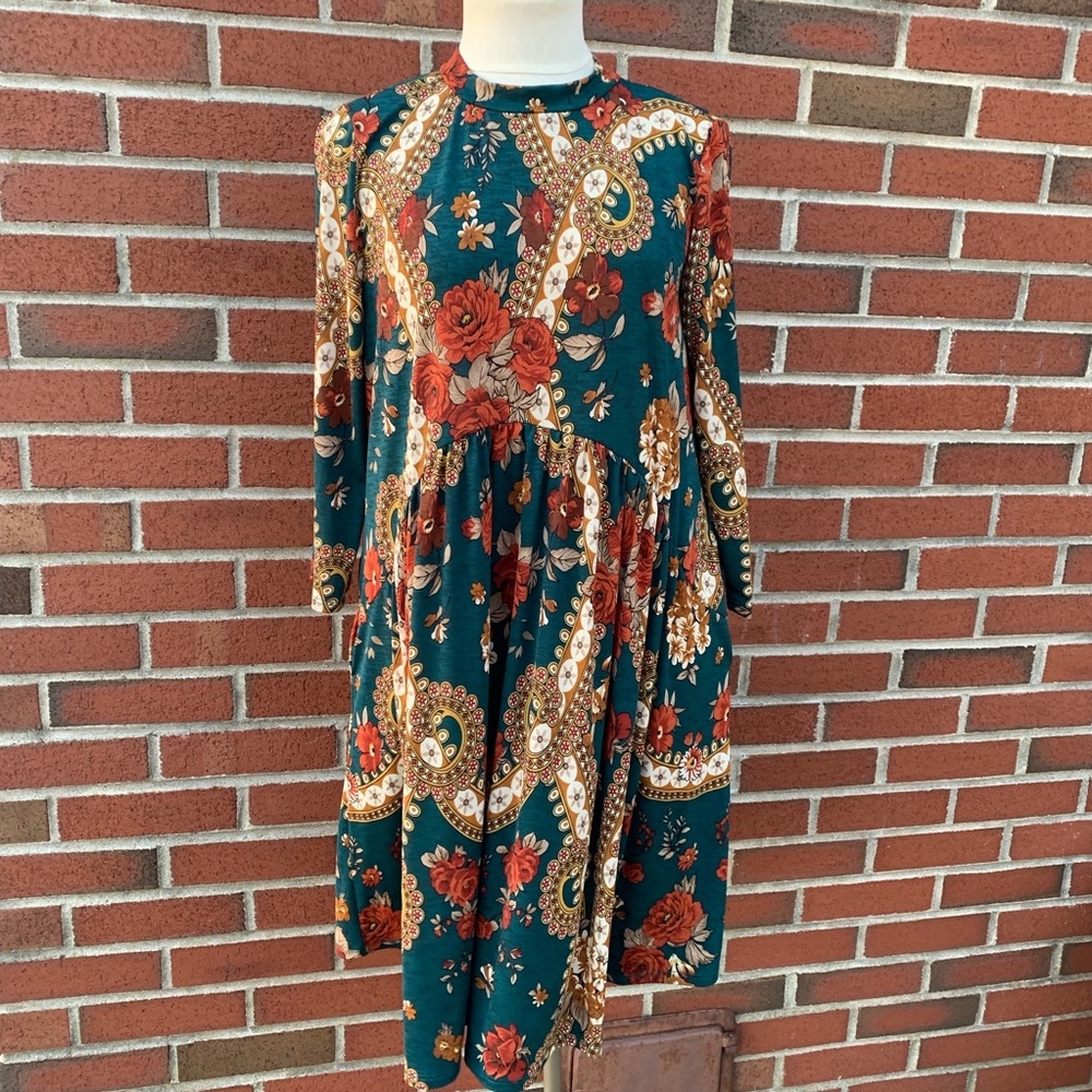 Floral 3/4 Sleeved Dress with pockets.